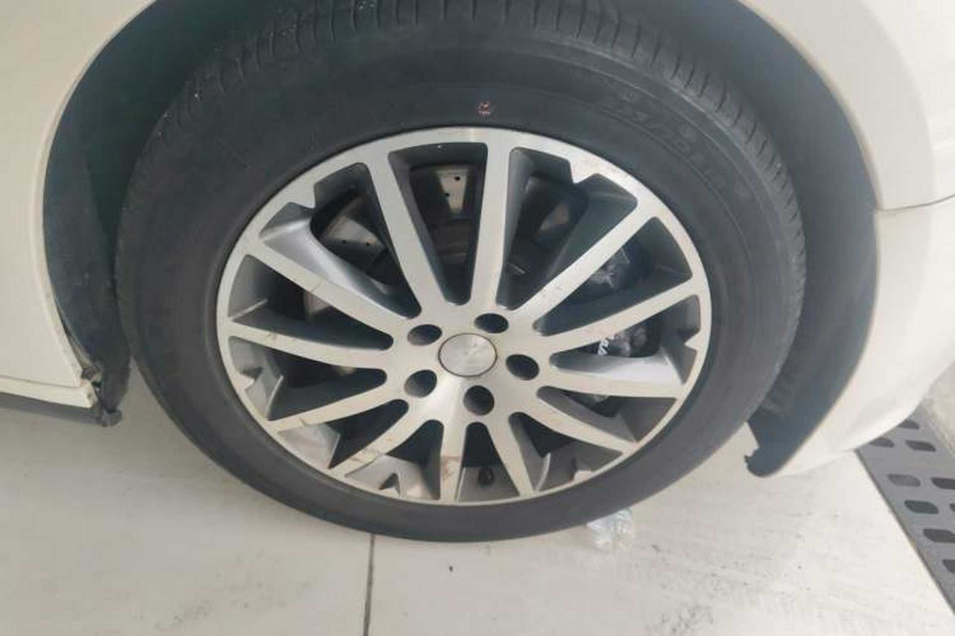 Used Maserati Ghibli  Right Front Wheel Hub