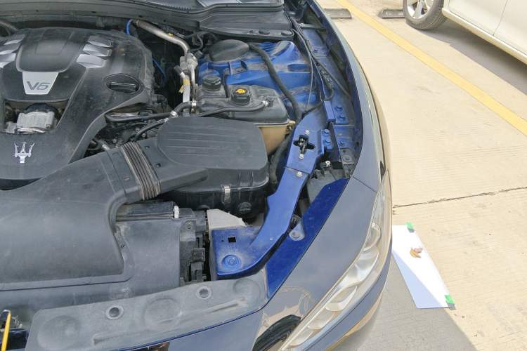 Used Maserati Ghibli 2014 3.0T Standard Edition Engine Bay Left