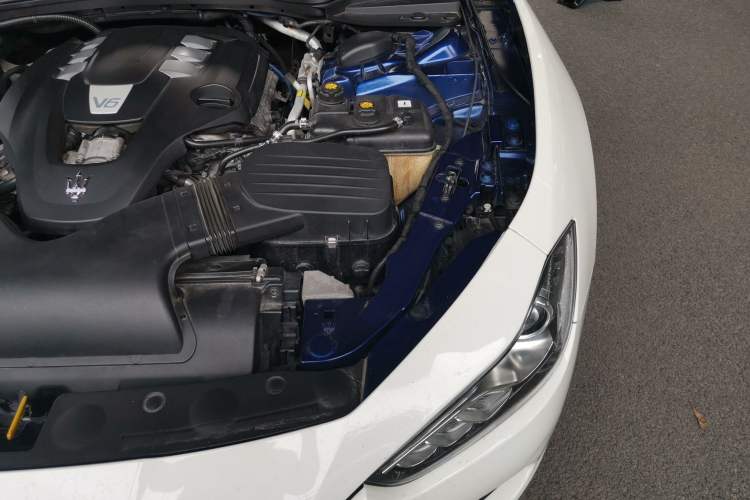 Used Maserati Ghibli 2014 3.0T Standard Edition Engine Bay Left