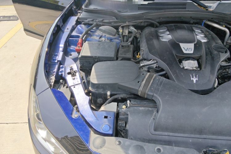 Used Maserati Ghibli 2014 3.0T Standard Edition Engine Bay Right
