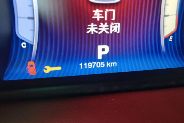 Used Maserati Ghibli 2014 3.0T Standard Edition Odometer Close Up
