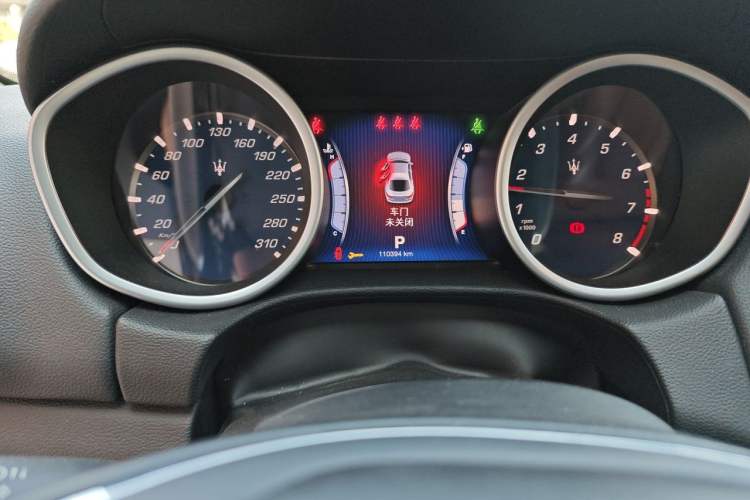Used Maserati Ghibli 2014 3.0T Standard Edition Odometer Close Up