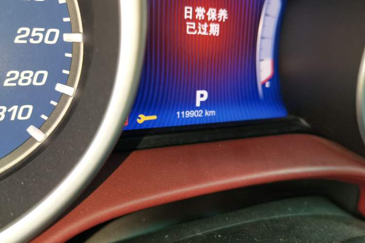 Used Maserati Ghibli 2014 3.0T Standard Edition Odometer Close Up