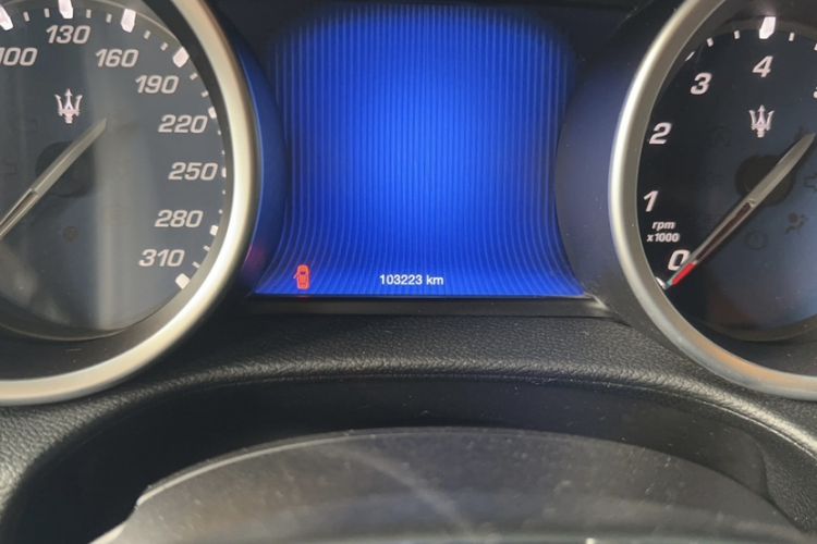 Used Maserati Ghibli 2014 3.0T Standard Edition Odometer Close Up