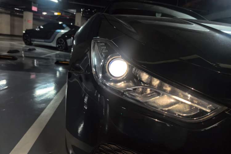 Used Maserati Ghibli 2014 3.0T Standard Edition Right Front Headlight