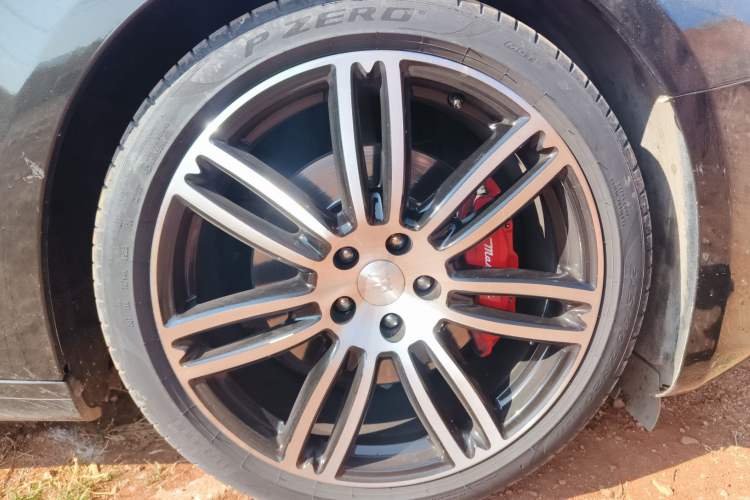 Used Maserati Ghibli 2014 3.0T Standard Edition Right Front Wheel Hub