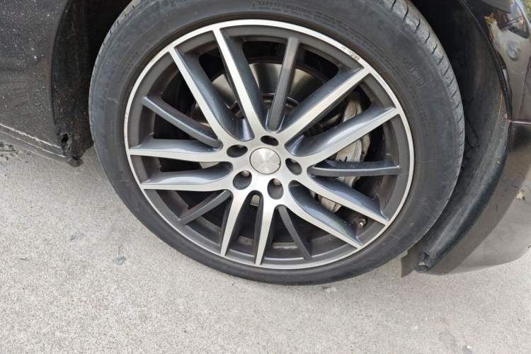 Used Maserati Ghibli 2014 3.0T Standard Edition Right Front Wheel Hub