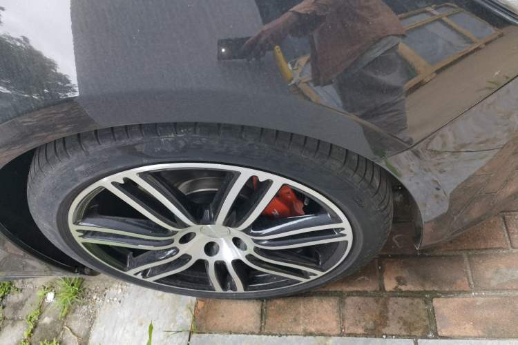 Used Maserati Ghibli 2014 3.0T Standard Edition Right Front Wheel Hub