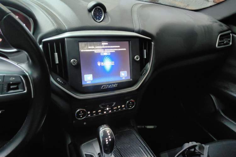 Used Maserati Ghibli 2014 3.0T S Q4 Audio And AC Panel