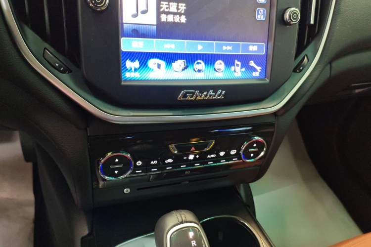 Used Maserati Ghibli 2014 3.0T Standard Edition Audio And AC Panel