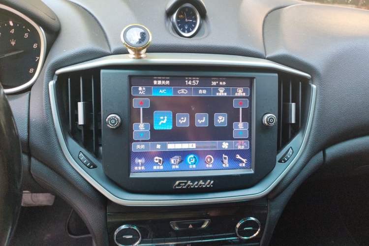 Used Maserati Ghibli 2014 3.0T Standard Edition Audio And AC Panel
