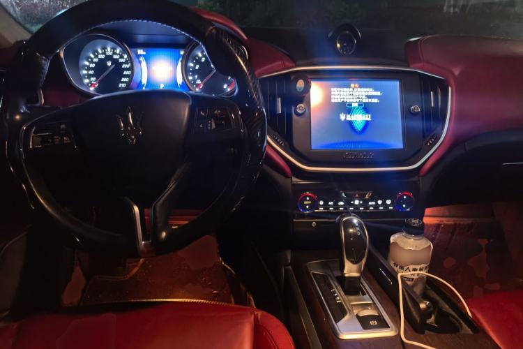 Used Maserati Ghibli 2014 3.0T Standard Edition Center Console