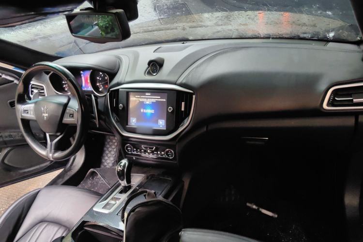 Used Maserati Ghibli 2014 3.0T S Q4 Center Console