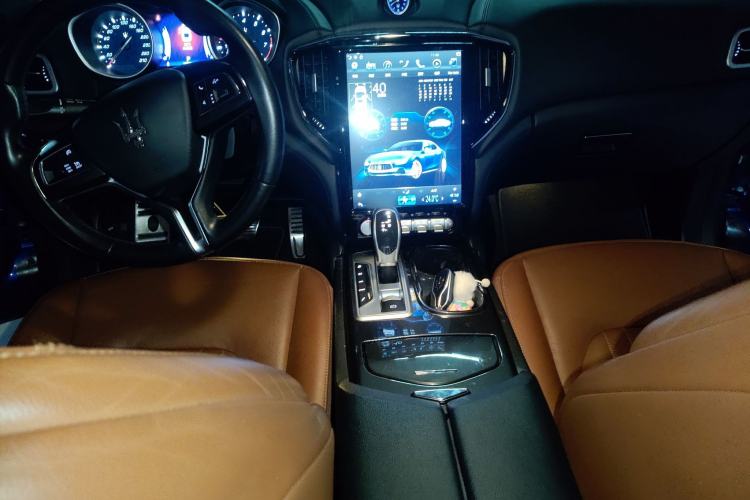 Used Maserati Ghibli 2014 3.0T Standard Edition Center Console