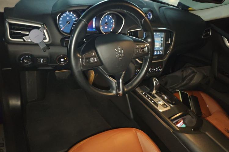 Used Maserati Ghibli 2014 3.0T Standard Edition Center Console