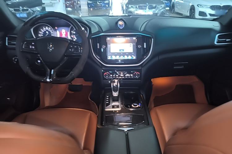 Used Maserati Ghibli 2014 3.0T Standard Edition Center Console