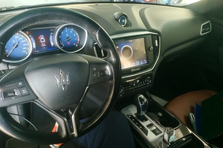 Used Maserati Ghibli 2014 3.0T Standard Edition Center Console