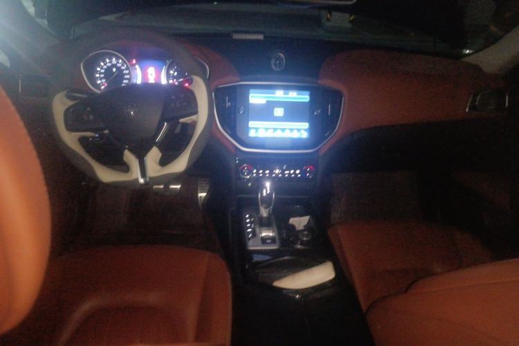 Used Maserati Ghibli 2014 3.0T Standard Edition Center Console