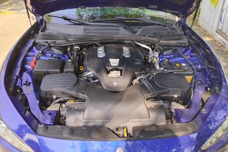 Used Maserati Ghibli 2014 3.0T Standard Edition Engine Bay