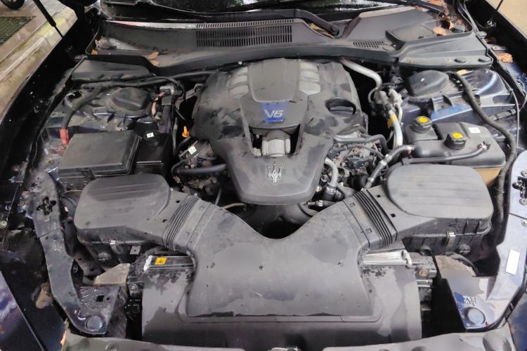 Used Maserati Ghibli 2014 3.0T S Q4 Engine Bay