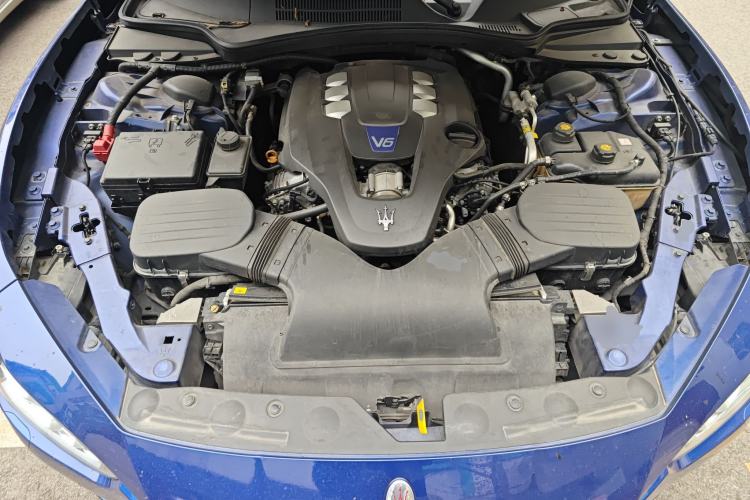 Used Maserati Ghibli 2014 3.0T S Engine Bay