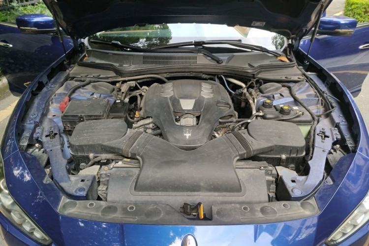 Used Maserati Ghibli 2014 3.0T S Engine Bay