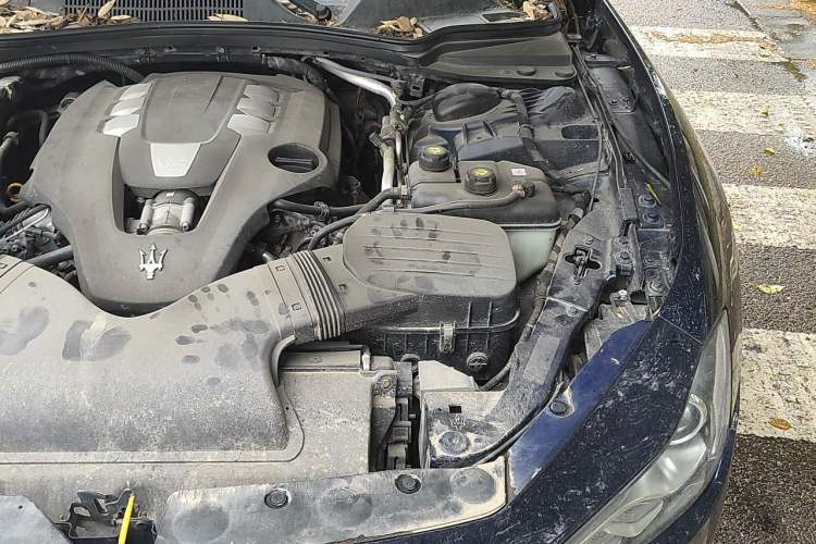 Used Maserati Ghibli 2014 3.0T Standard Edition Engine Bay Left