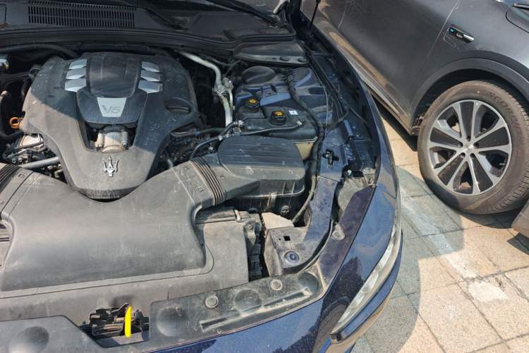 Used Maserati Ghibli 2014 3.0T Standard Edition Engine Bay Left