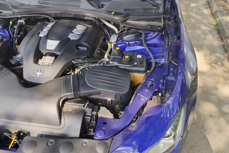 Used Maserati Ghibli 2014 3.0T Standard Edition Engine Bay Left