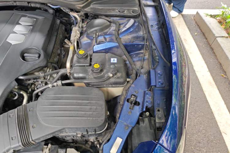 Used Maserati Ghibli 2014 3.0T Standard Edition Engine Bay Left