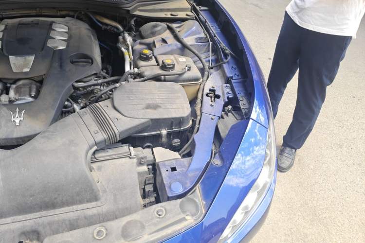 Used Maserati Ghibli 2014 3.0T Standard Edition Engine Bay Left