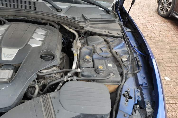 Used Maserati Ghibli 2014 3.0T Standard Edition Engine Bay Left