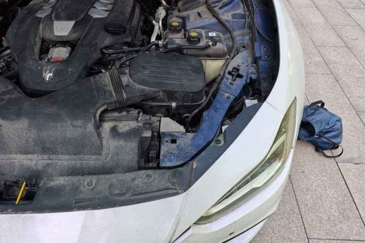 Used Maserati Ghibli 2014 3.0T Standard Edition Engine Bay Left