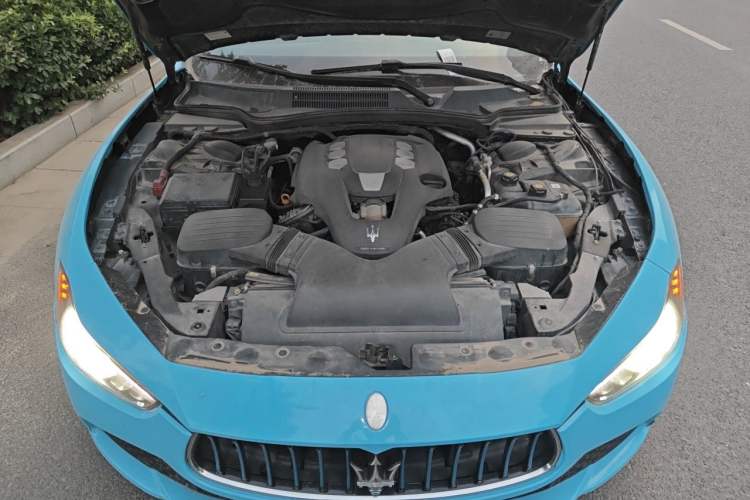 Used Maserati Ghibli 2014 3.0T S Engine Bay