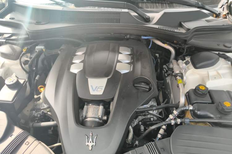 Used Maserati Ghibli 2014 3.0T Standard Edition Engine Bay