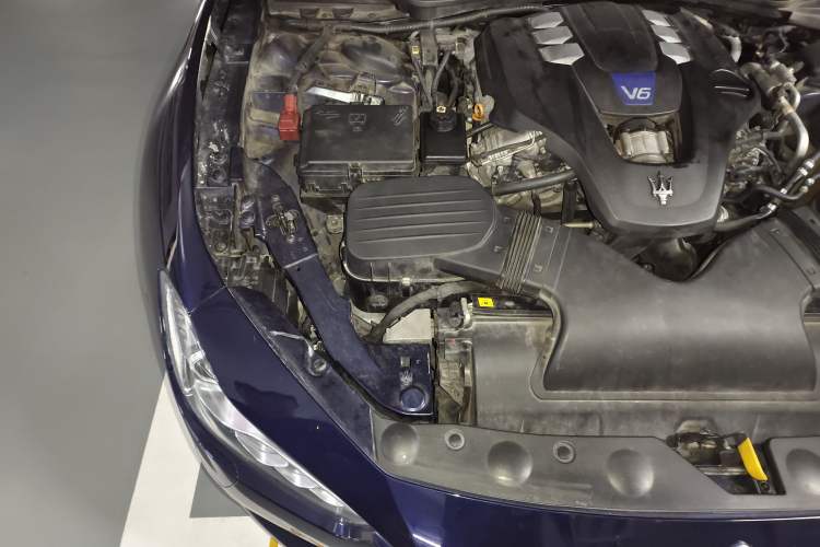 Used Maserati Ghibli 2014 3.0T S Q4 Engine Bay Right