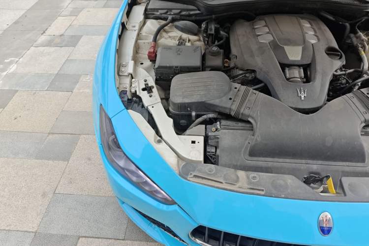 Used Maserati Ghibli 2014 3.0T Standard Edition Engine Bay Right