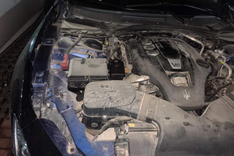 Used Maserati Ghibli 2014 3.0T Standard Edition Engine Bay Right