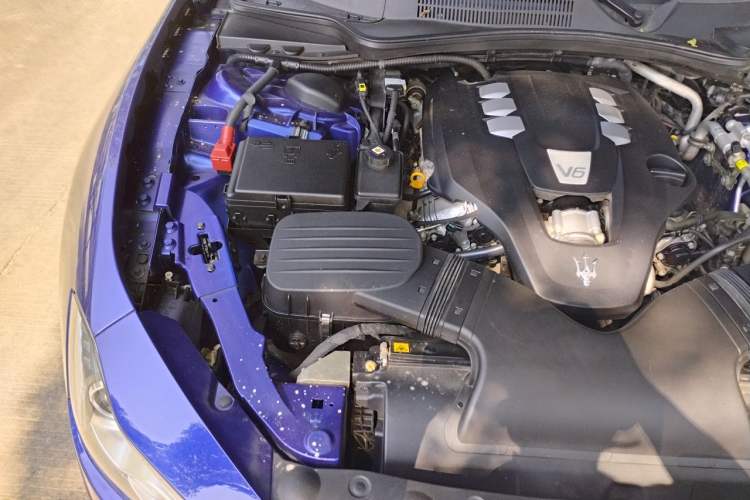 Used Maserati Ghibli 2014 3.0T Standard Edition Engine Bay Right