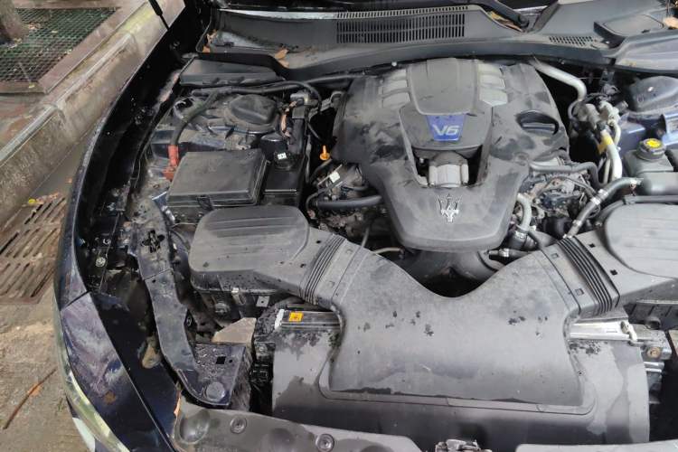 Used Maserati Ghibli 2014 3.0T S Q4 Engine Bay Right