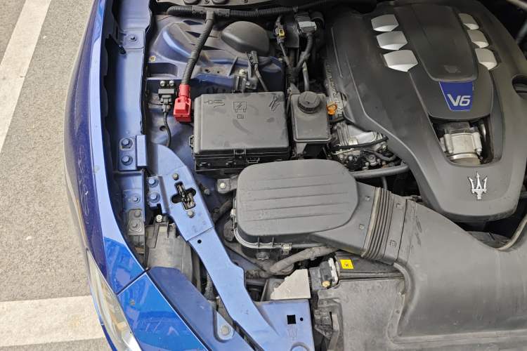 Used Maserati Ghibli 2014 3.0T S Engine Bay Right