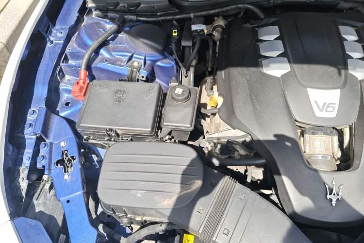 Used Maserati Ghibli 2014 3.0T Standard Edition Engine Bay Right