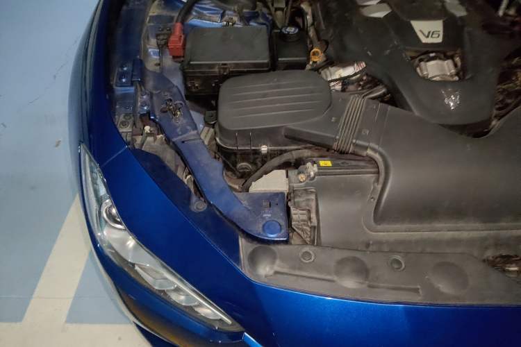 Used Maserati Ghibli 2014 3.0T Standard Edition Engine Bay Right
