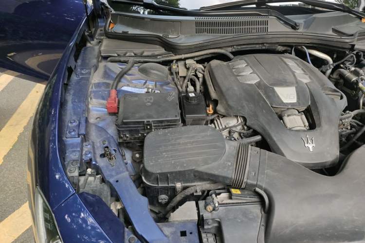 Used Maserati Ghibli 2014 3.0T S Engine Bay Right