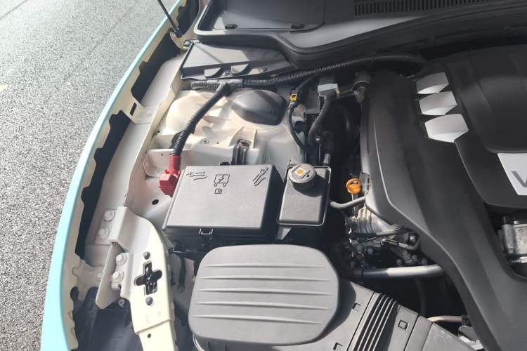Used Maserati Ghibli 2014 3.0T Standard Edition Engine Bay Right