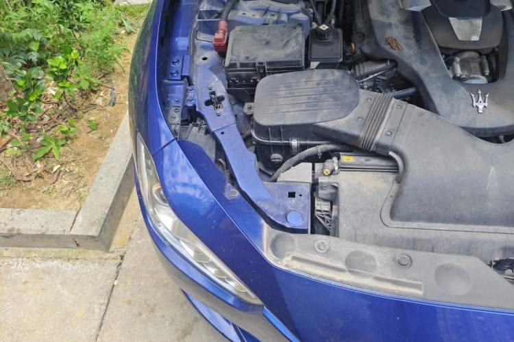 Used Maserati Ghibli 2014 3.0T Standard Edition Engine Bay Right