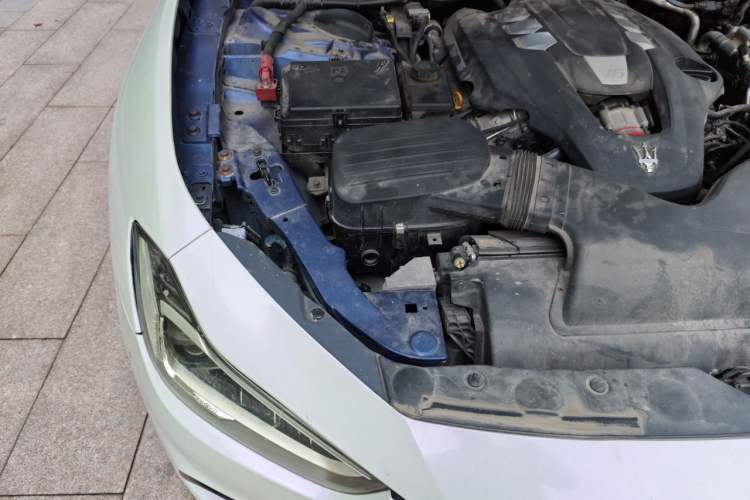 Used Maserati Ghibli 2014 3.0T Standard Edition Engine Bay Right