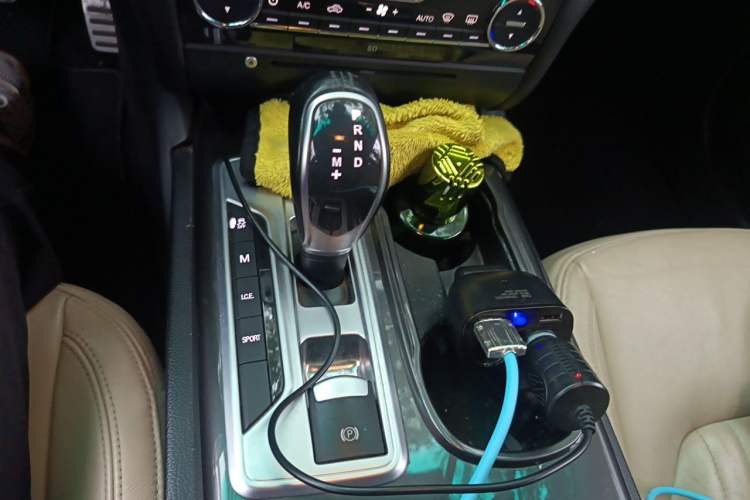 Used Maserati Ghibli 2014 3.0T Standard Edition Gear Lever