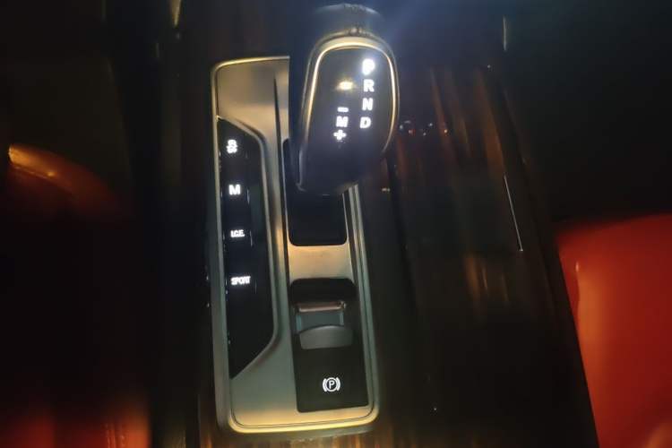 Used Maserati Ghibli 2014 3.0T Standard Edition Gear Lever