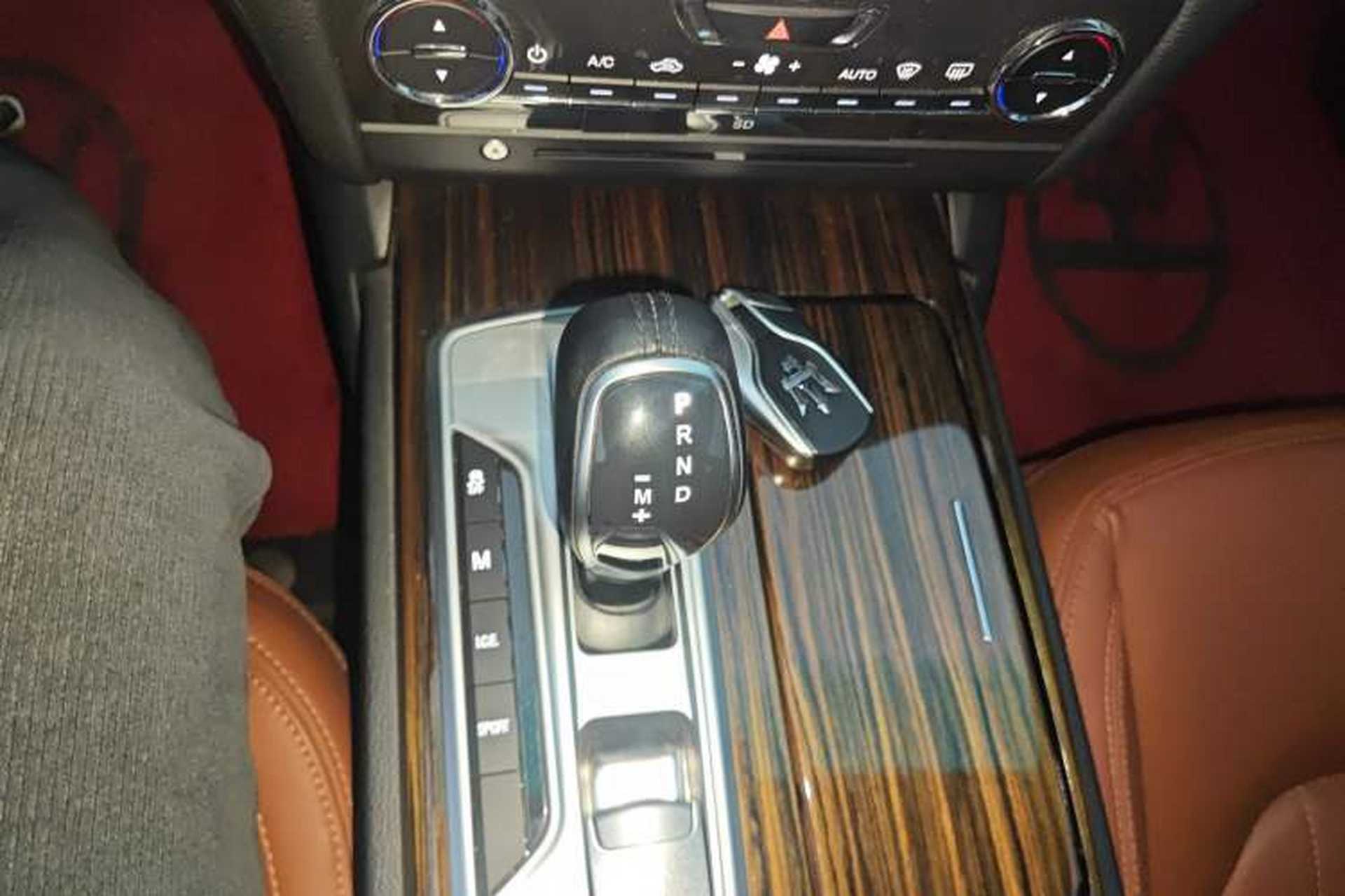 Used Maserati Ghibli 2014 3.0T Standard Edition Gear Lever